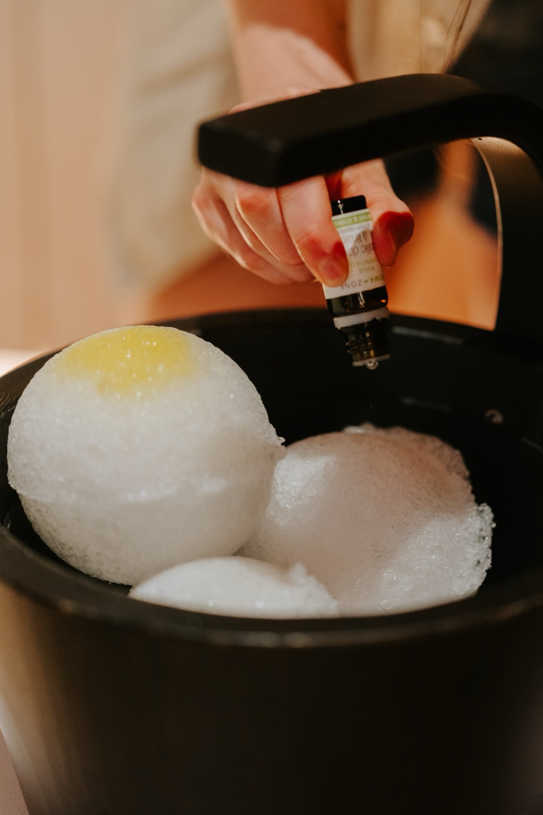 Aroma-infused ice for the Aufguss ritual